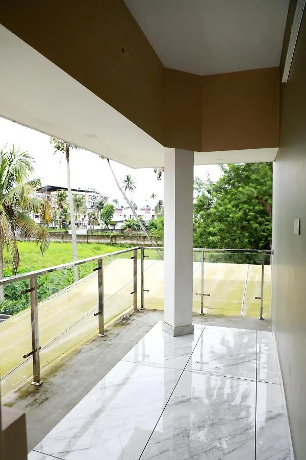 Joseph Cazle Villa - 1 Kochi 0*,